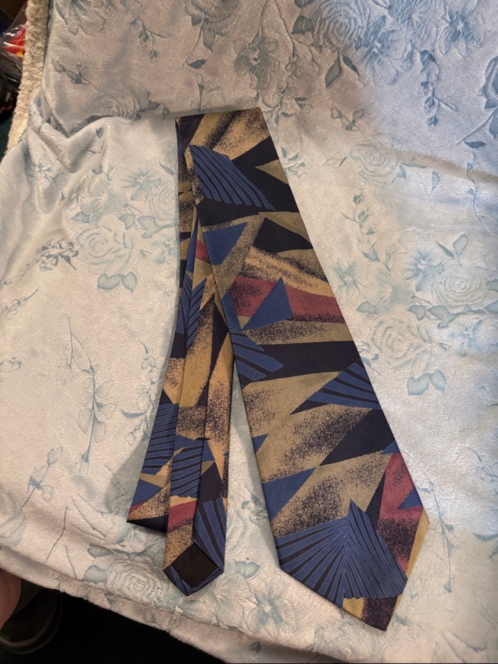 Enrico Guccini Abstract Geometric Tie